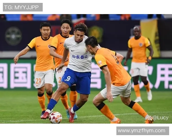 中超焦点之战山东泰山迎战广州队 赛场激情四射展开激烈角逐